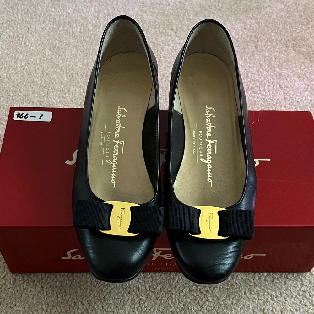 Salvatore Ferragamo Black Vara Bow Leather Flats with Gold Hardware